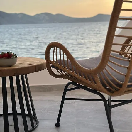 My Honey Bee * Plaka (Milos)