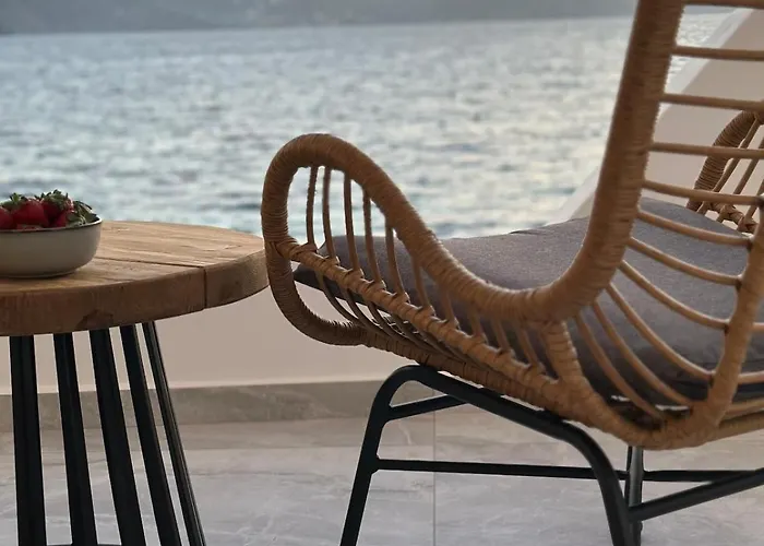 My Honey Bee * Plaka (Milos)